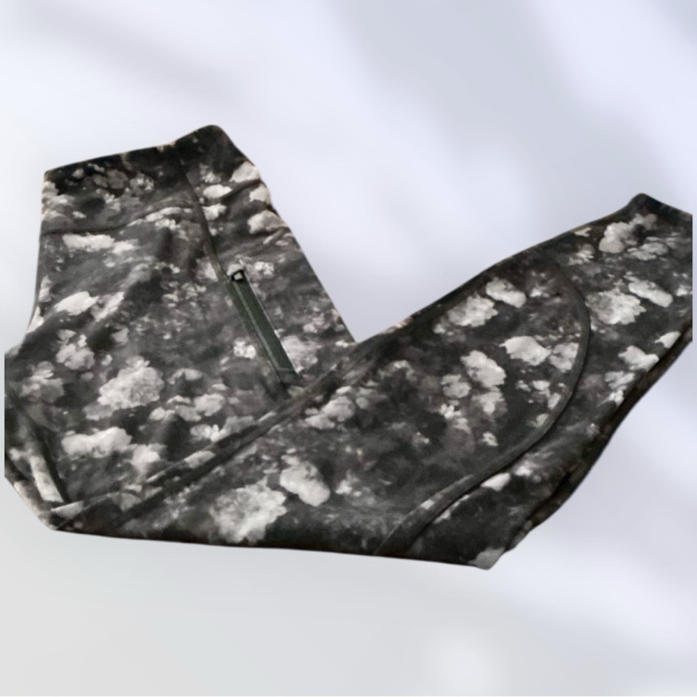 Athleta Black and Gray Patterned Leggings - Picture 5 of 8